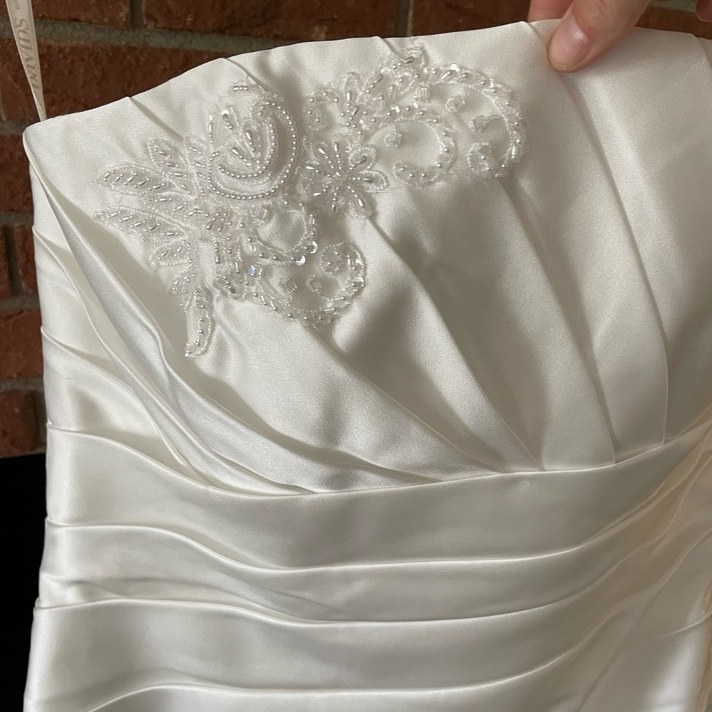 David’s Bridal size 16 softwhite strapless ruched wedding dress with lace - Picture 6 of 15